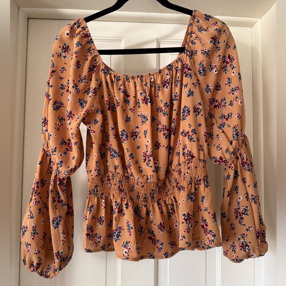 Chic Floral Blouse with Smocked Detail